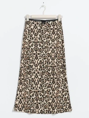 Leopardmönstrad långkjol - Snygg långkjol med leopardmönster, storlek xs. Säljer för att den inte kommer till användning.