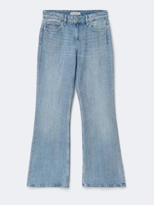 Ljusblå bootcut jeans från Gina Tricot - Endast använd 1 gång , säljer då jag även har den i storlek 38!