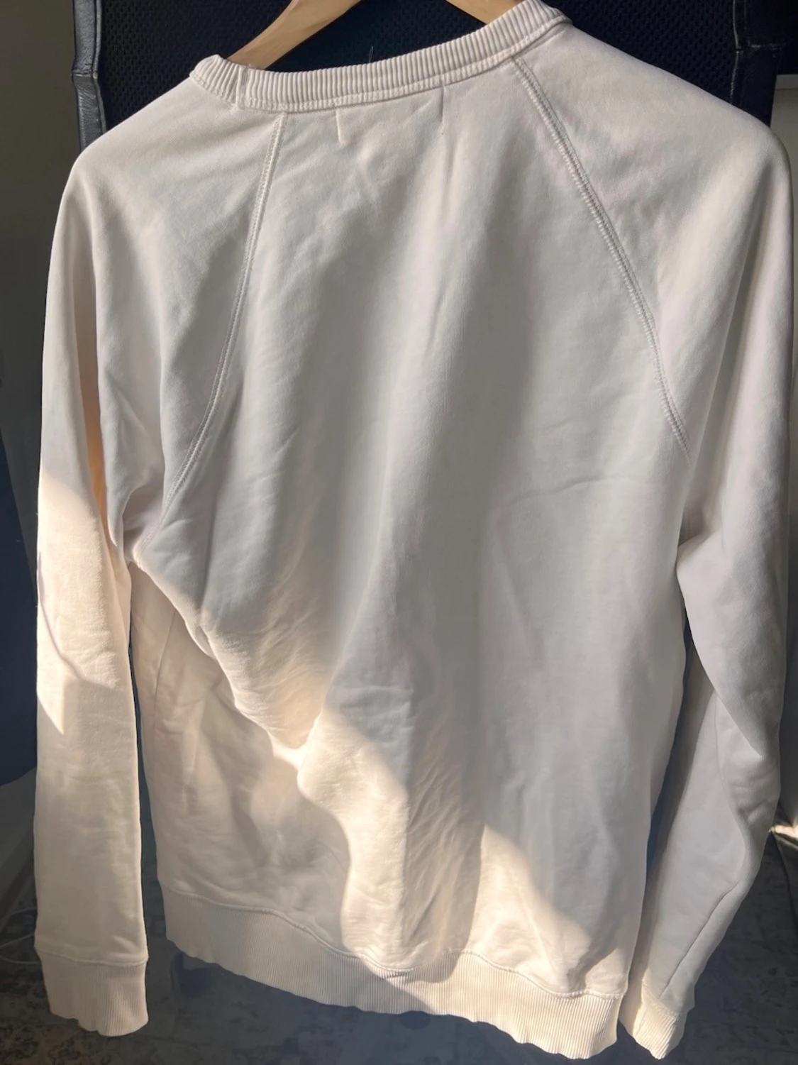 Vit hoodie med blå LA-tryck - 2