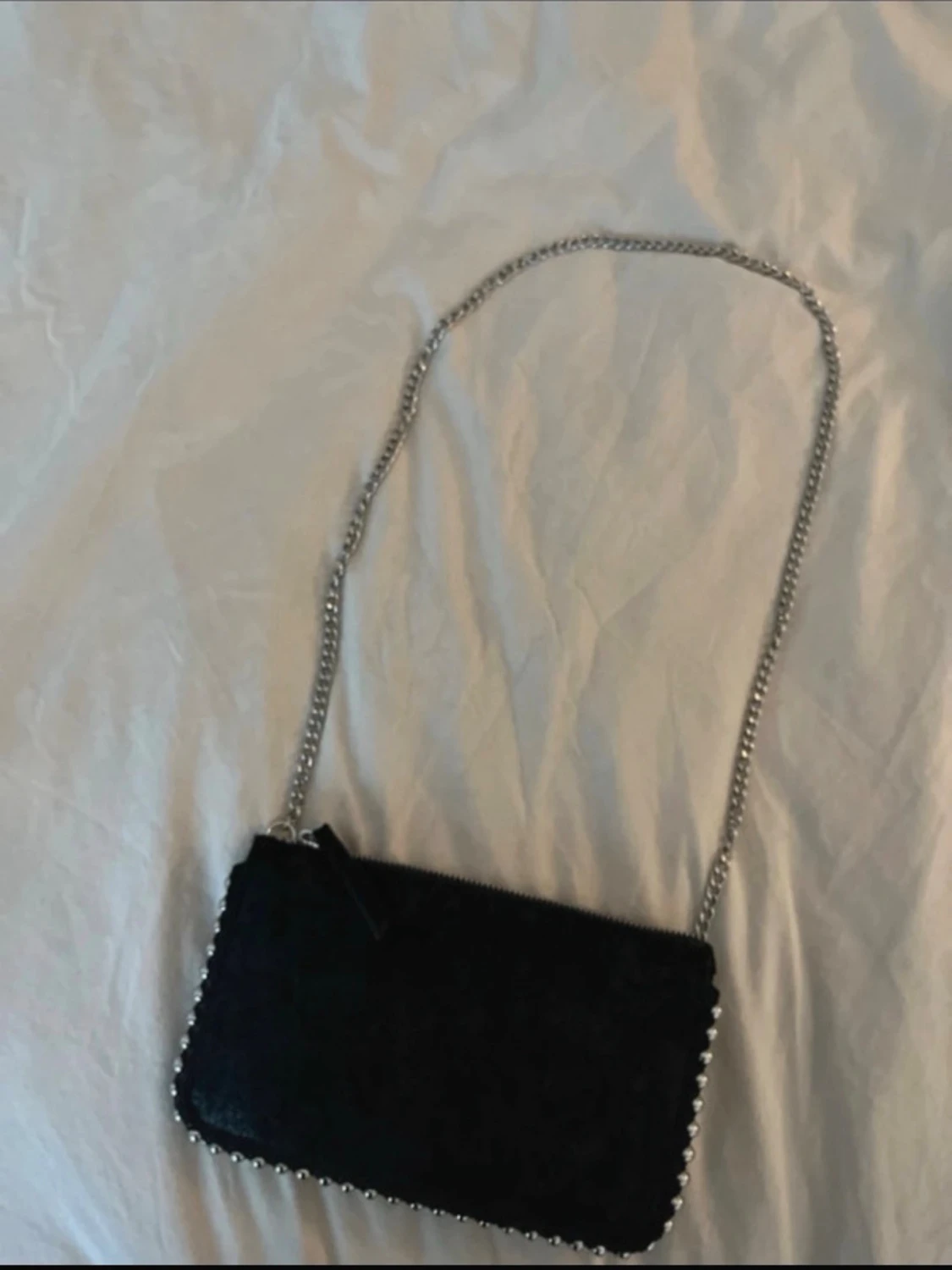 Svart kuvertväska med kedja - 1