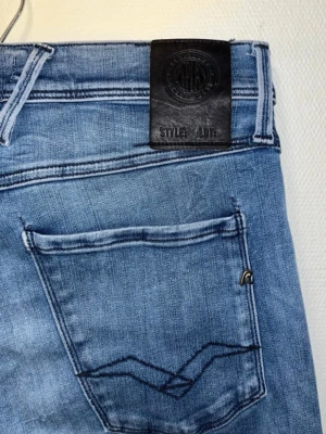 Replay Anbass jeans blå - Skriv föt mer info!