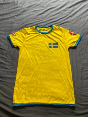 Sverige tröja  - Sverige tröja med nr 10, storlek S. 