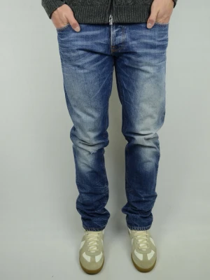 Nudie Jeans  - NUDIE JEANS Storlek : 31/34 Modell : Modellnamnet är urtvättat från lappen så utgå från bilder Mått : A = 41CM - B = 113CM Användning : Jeansen är i ett fint skick men finns ett hål under knät Nypris : Cirka 2000SEK Modellen på bilden : 182CM och väger 78KG