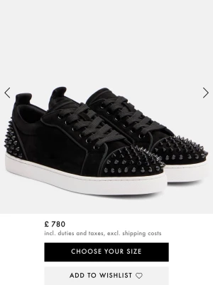 SÖKER Christian Louboutin  - SÖKER dessa Louboutin skor med vit sula i storlek 40,5 eller 41 i NYSKICK