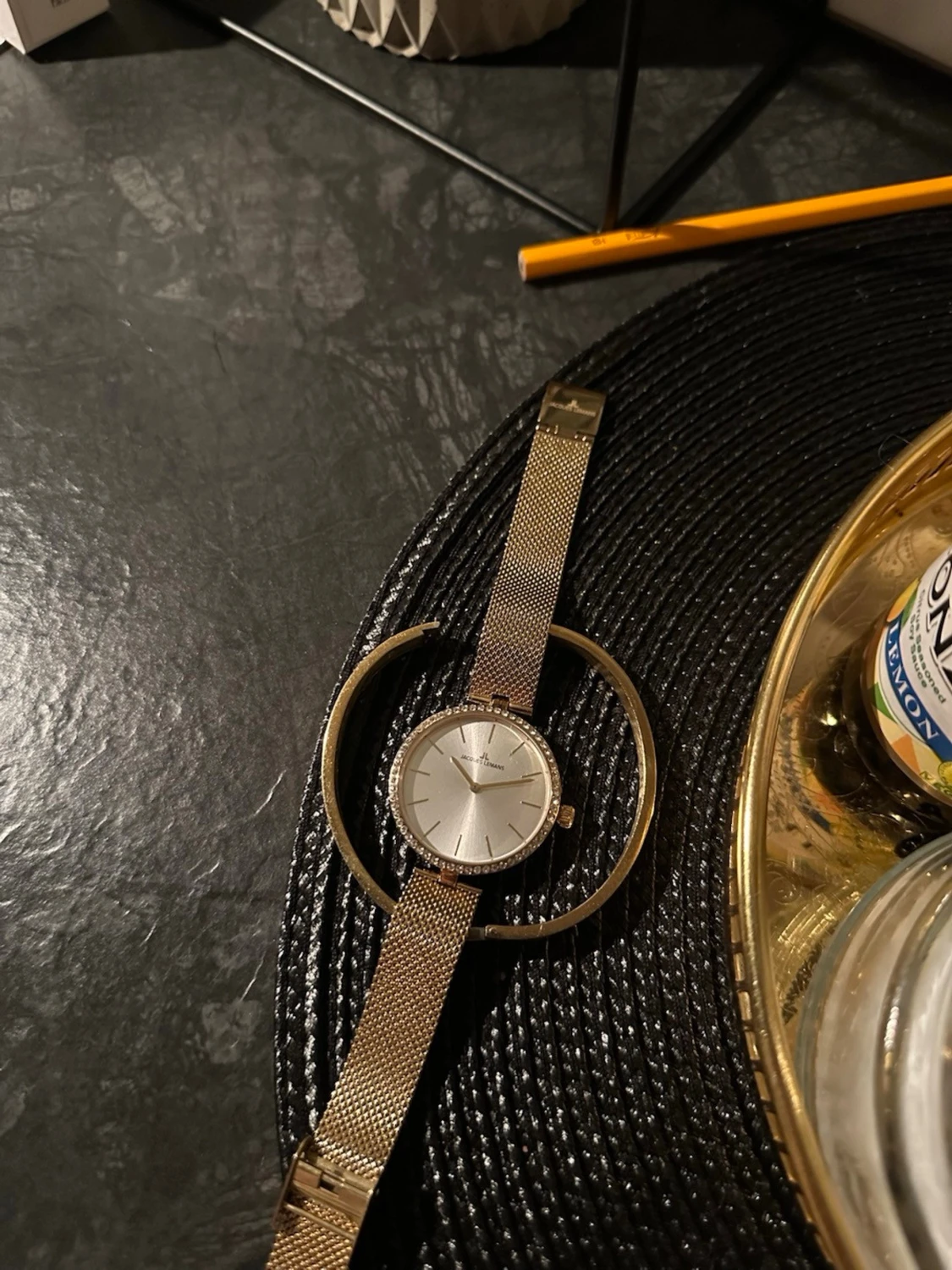 Guldig klocka från Jacques LeMans