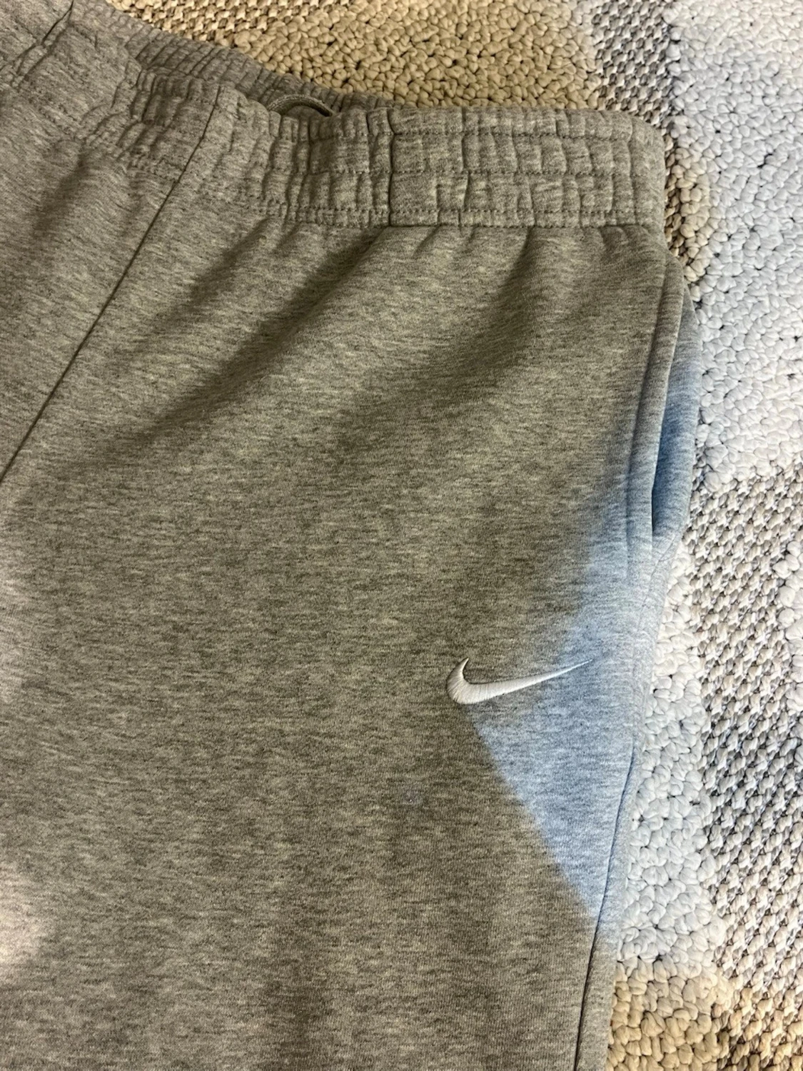 Svarta och grå mjukisbyxor från Nike 2 för 600 1 för 350 - 3