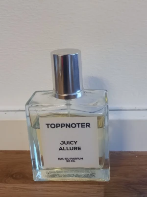 Toppnoter Juicy Allure parfym  - Se bild hur mycket använt 