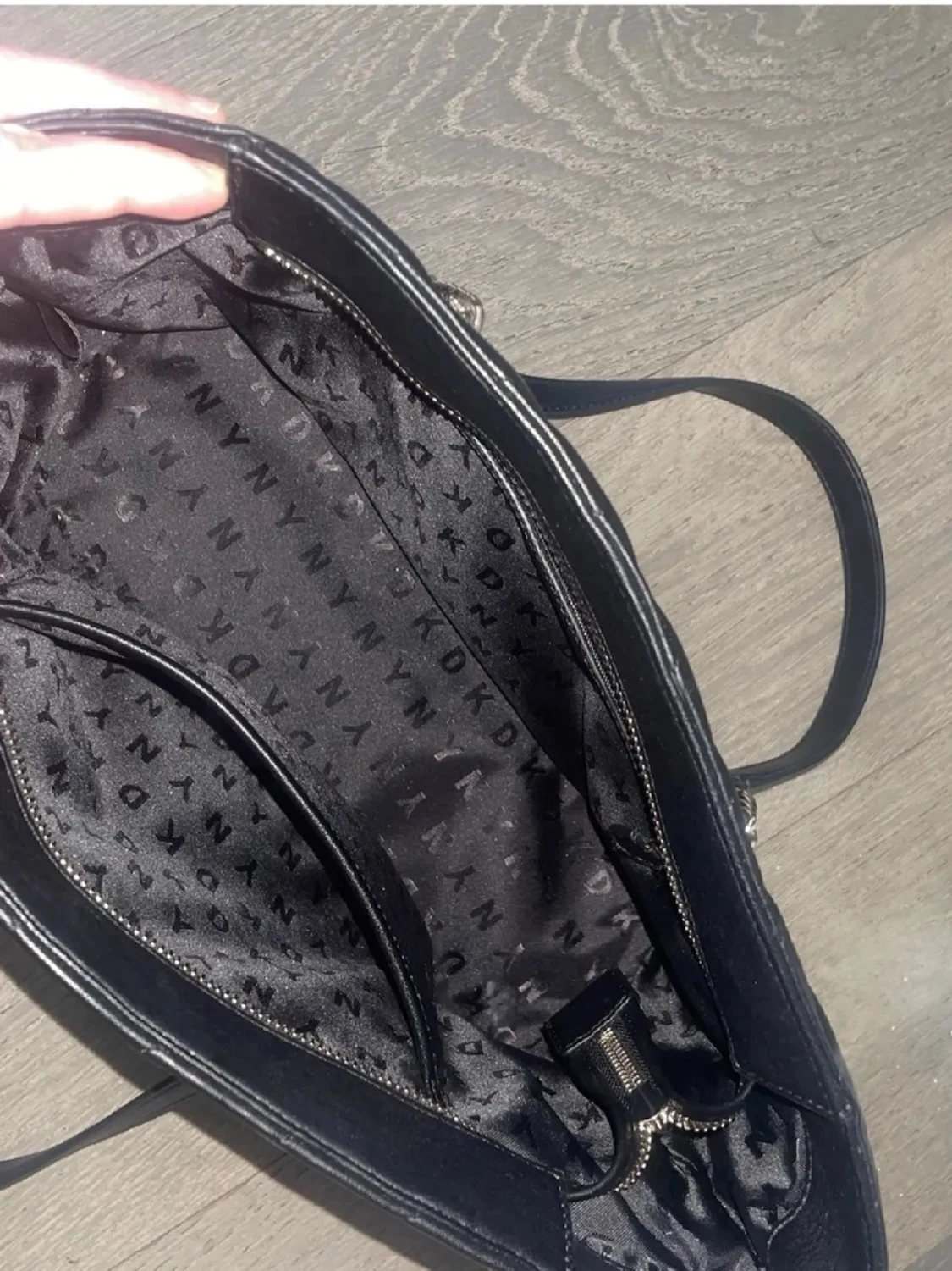 Svart quiltad handväska från DKNY - 4