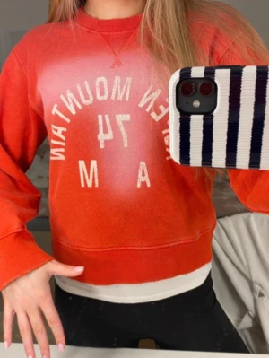 Röd sweatshirt  - Cool röd sweatshirt från zara i storlek S❤️ används en gång så i mycket bra skick!!