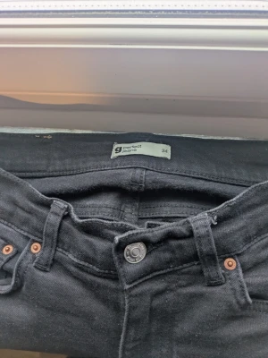 Svarta bootcut jeans - Svarta utsvängda jeans ifrån gina Tricot storlek 34😁😁