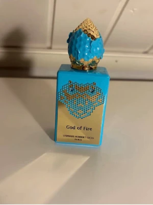 SHL God of Fire - Säljer nu splitt på SHL God of Fire. Storlekarna som finns är 2,3,5 ml men 10 och 30 går även att lösas. Frakt kan lösas privat eller via plick. Priser||139|189|239| Skriv vid minsta lilla fundering🙌