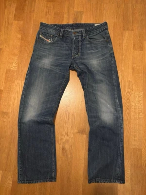 Vintage Diesel Jeans - Vintage straight leg jeans.  Brand: Diesel Tagged size: 33/30  Waist (flat): 42cm Length: 100cm Leg opening: 22cm  Follow my profile for 10% off your purchase!  More jeans available on my profile.  Nr: 33