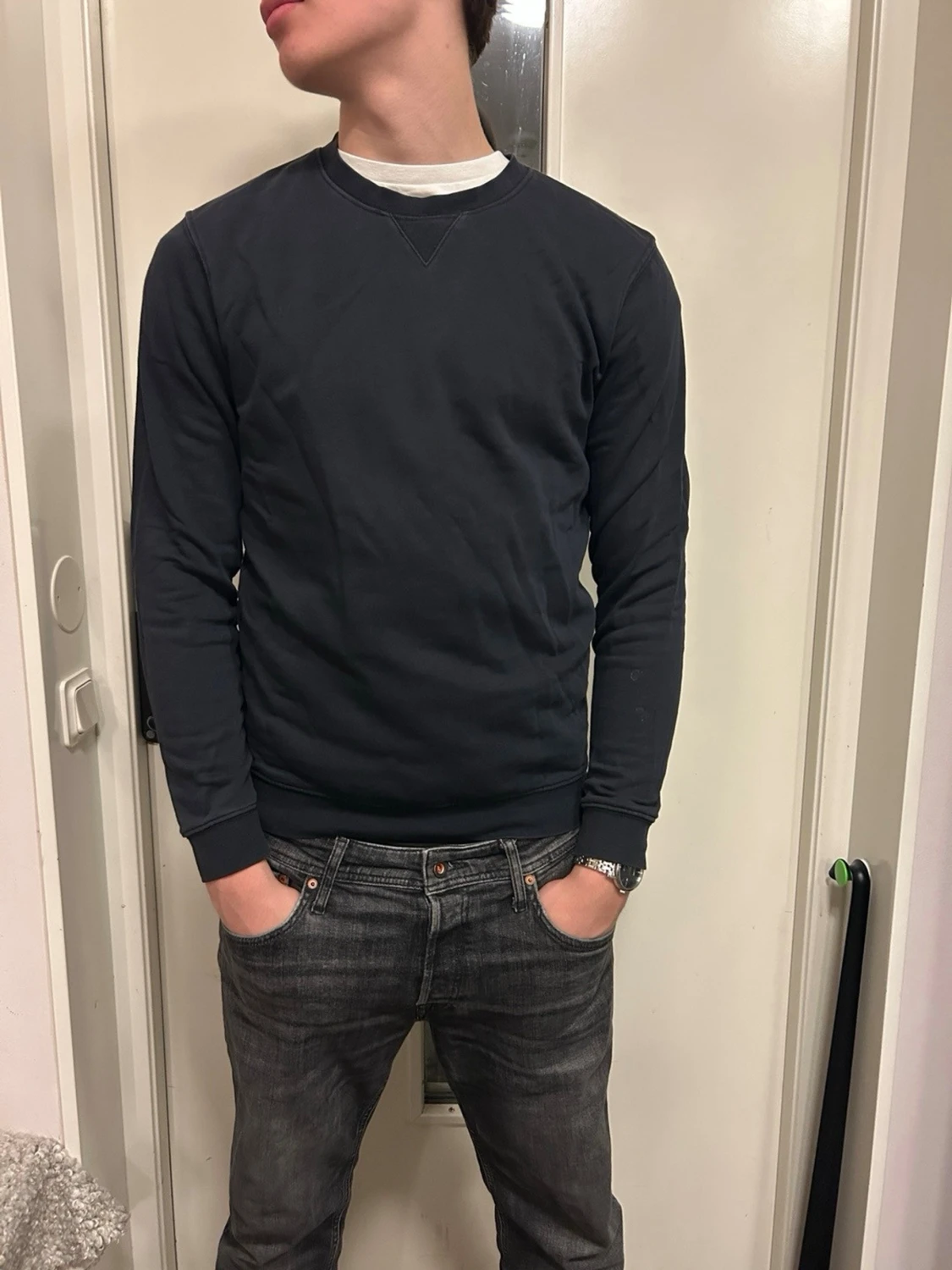 Mörkblå tjocktröja