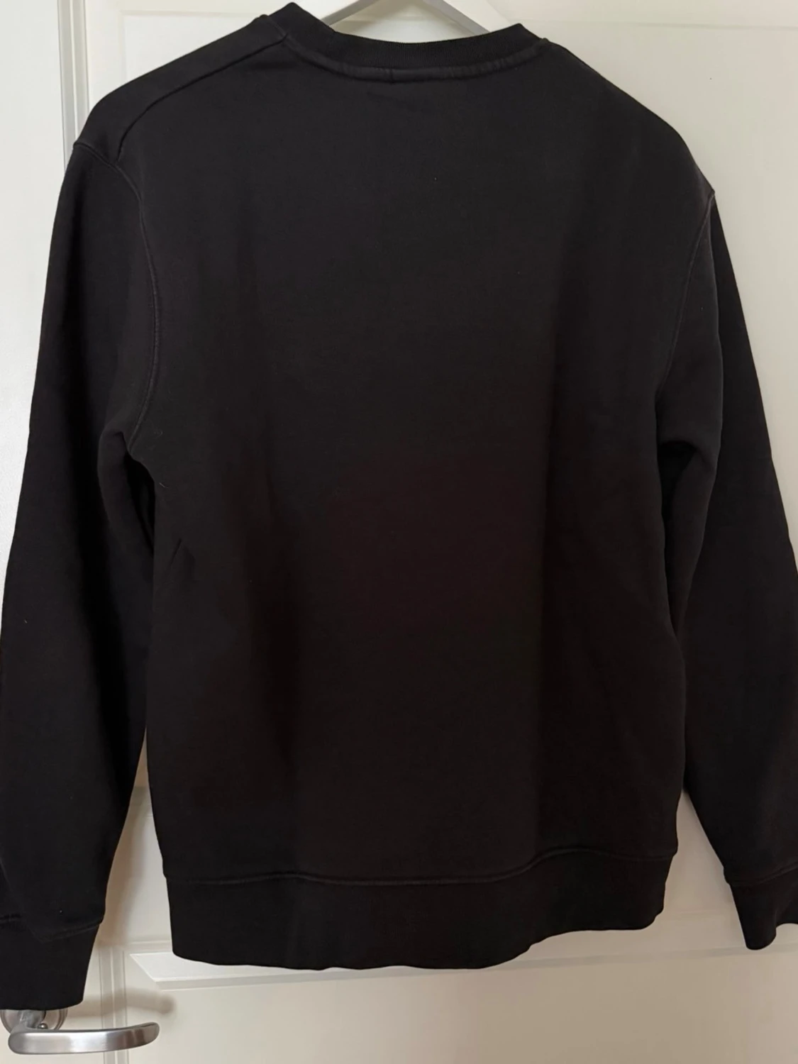 Svart basic sweatshirt från Zara - 2