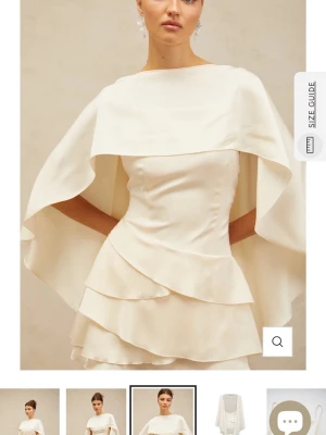 Miss rosier klänning  - Super fin klänning från miss rosier i ett satin material och en creme vit färg. Passar bra till student eller till andra tillfällen💕nypris är ca 1800kr