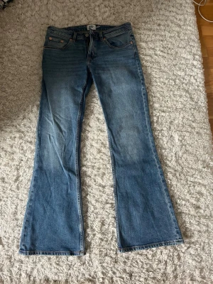 blåa jeans - blåa jeans