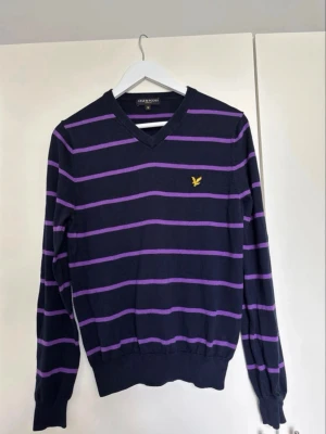 Cool y2k tröja från Lyle & Scott 2000’s  - Mycket fint skick. Storlek m, passar även S
