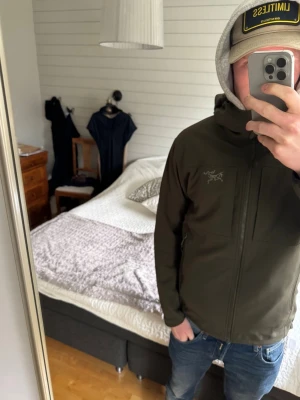 Mörkgrön Arcteryx, gamma mx modellen.  - Arcteryx gamma mx, mörkgrön