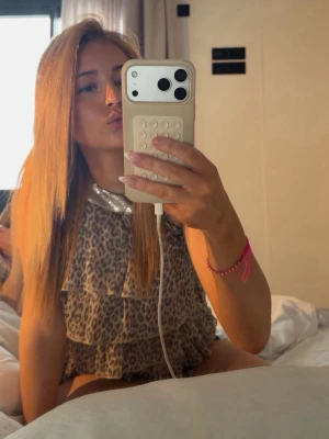 Leopardmönstrad volangtopp - Superfin leopard topp! Storlek Xs men passar även Xxs. Jättefint skick.