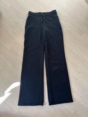Yogapants - Säljer dessa yogapants/mjukisbyxor från lager 157. Dom är o fint skick och jättesköna! Skriv om ni har frågor!😊