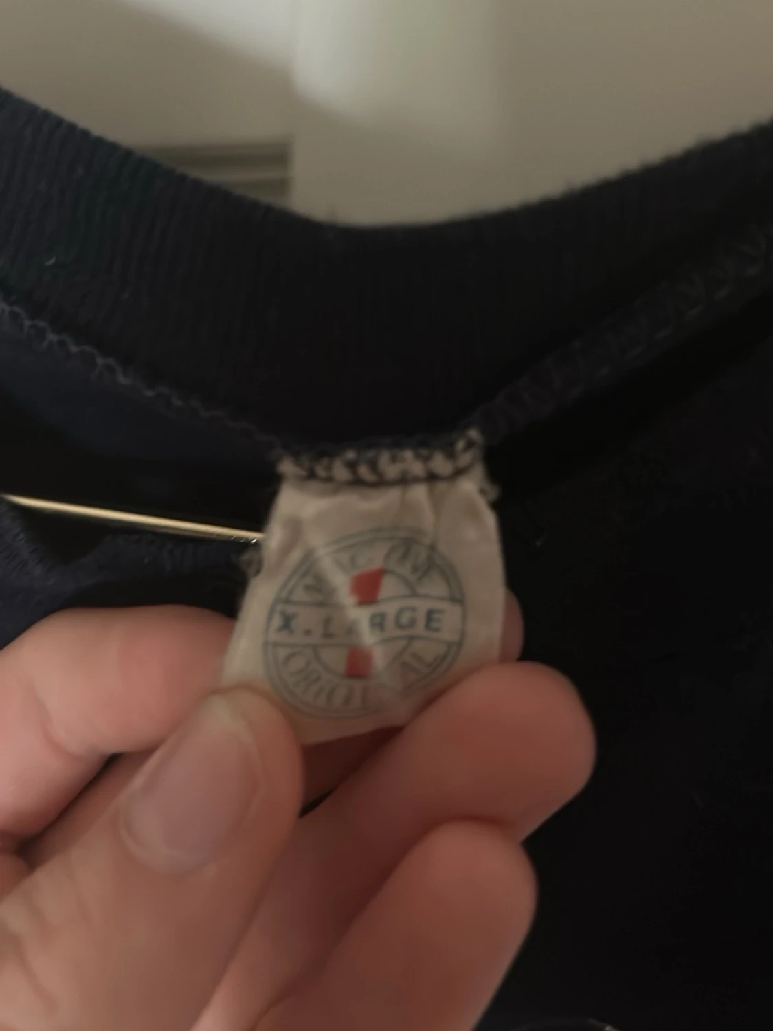 Mörkblå t-shirt med fågeltryck passar också bra på M - 1