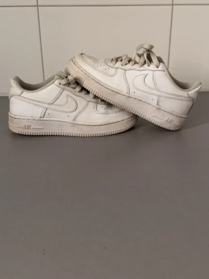 Air force 1 - Jag säljer ett par air force 1 i storleken 36