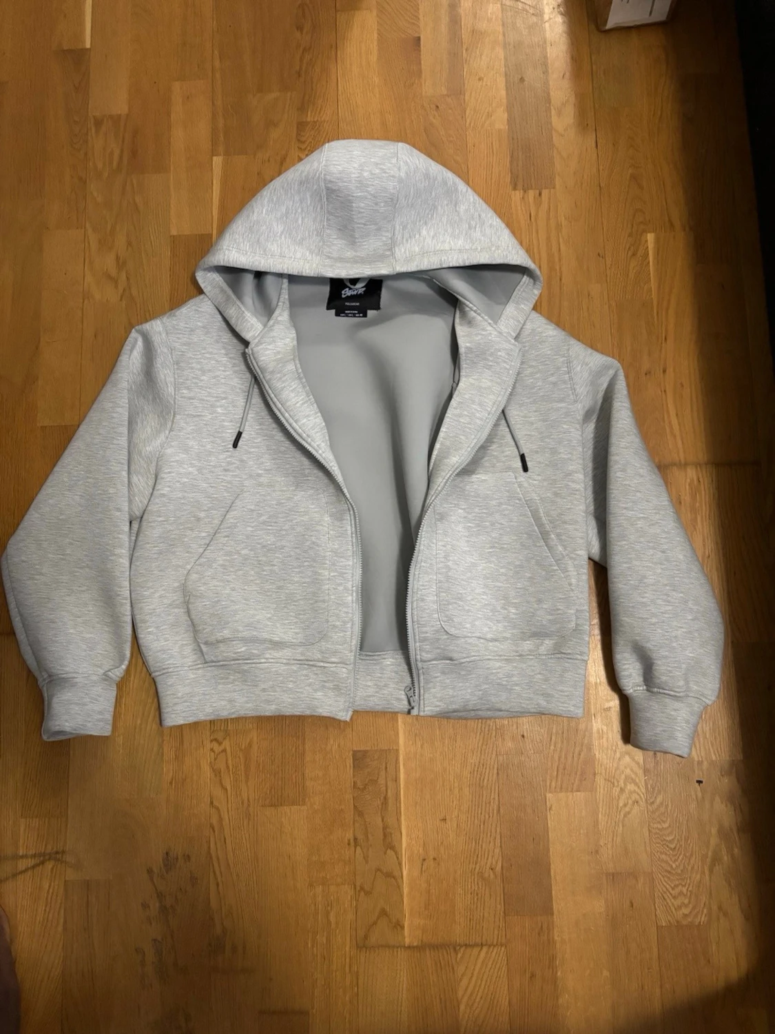 Ljusgrå hoodie från Pull&Bear