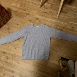 Ljusblå stickad tröja från M&S - Använd 1 gång