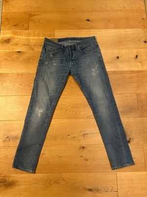 Dondup George Jeans - Dondup George Jeans i mycket bra skick | Storlek och mått: W34, längd ca 101cm, midja ca 41cm📏| Vid frågor eller diskussion om pris är det bara att skriva✍🏼| Frakt inom 48h📦