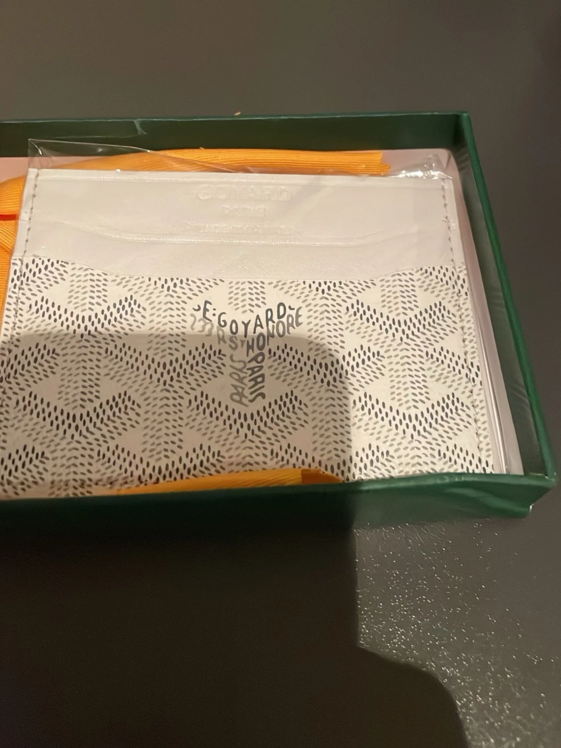 Vit kortfodral från Go4yar