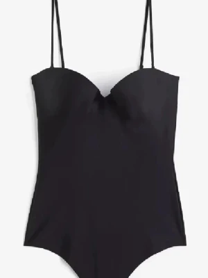 H&M Body SLUTSÅLD - H&m body använd två gånger, 75C. Jätte snygg!!!