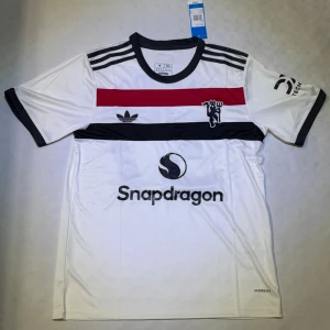 Kobbie Mainoo Matchtröja - Kobbie Mainoo Matchtröja tredjeställ från säsongen 24/25 som är i nyskick 