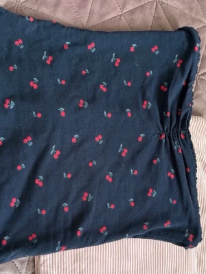 Hollister tub top med körsbärs mönster - Hollister tub topp. Oavnvänd. ❤️❤️