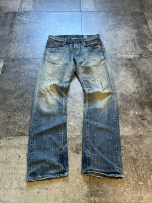 Vintage Flared Edwin Jeans - tjäna! nu säljer jag mina stört feta edwins i strlk 31/34. Helt stört feta slitningar på dessa, tveka inte på att skriva ifall du har frågor🥹