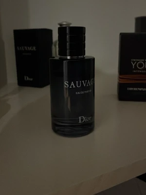 Söker byten - Söker byten mot en Dior Sauvage Eau de Parfum 100ml, ca80 ml kvar. Kan även sälja skriv om ni är intresserade.