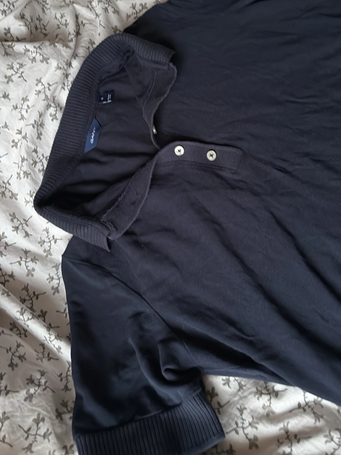 Mörkblå pikétröja från Gant - 1