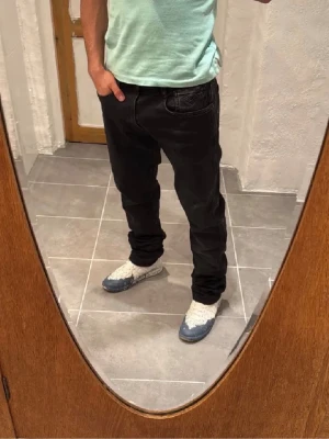 Replay jeans  - Ett par snygga byxor från Replay i storlek W34 L34 i modellen Anbbas 