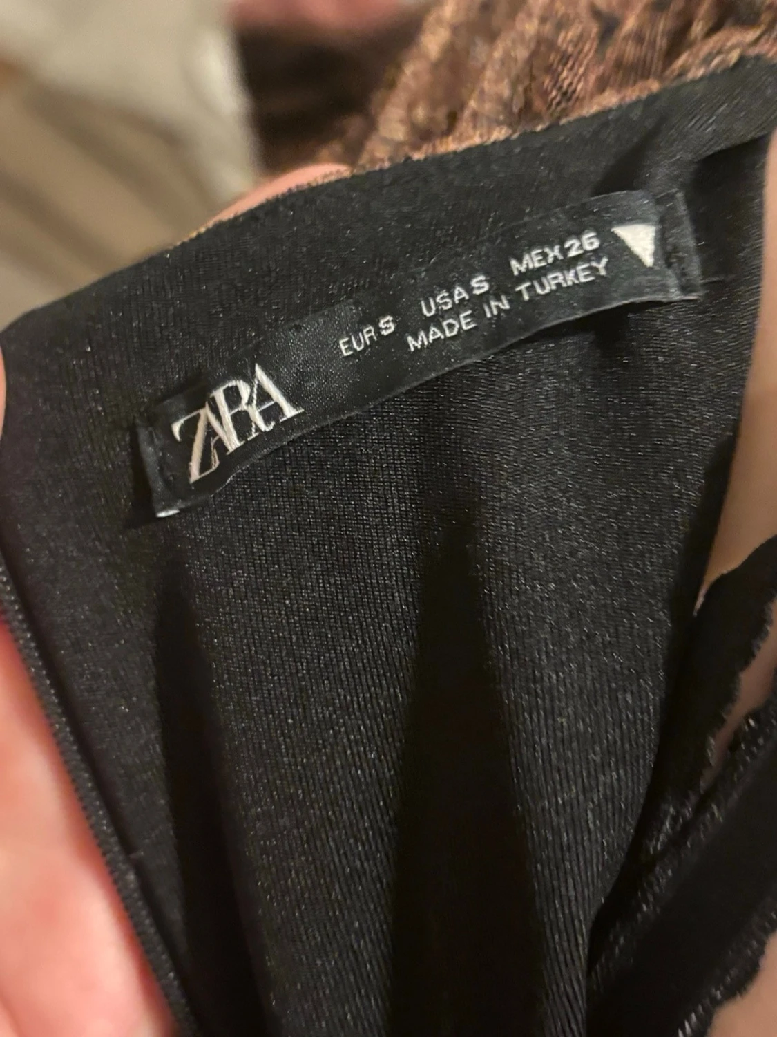 Brun kort klänning med ormmönster - 6