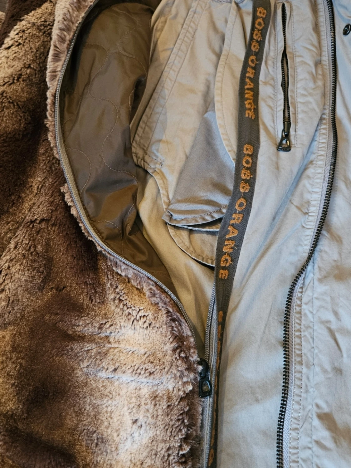 Beige parkas med fuskpäls - 2