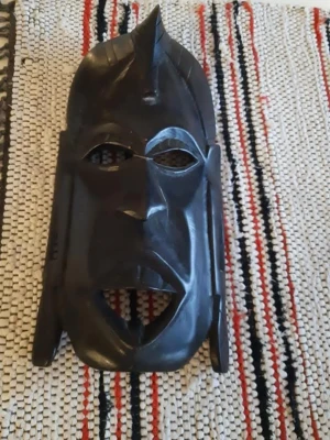 Kenyansk ansiksmask - Från Kenya. H 26,5. B 13,5.