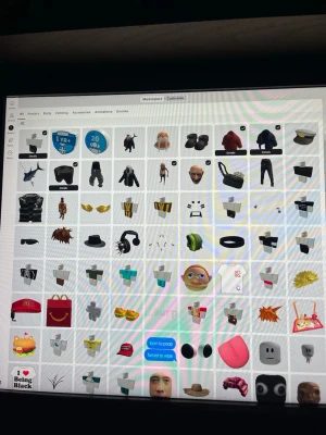 Roblox konto - Säljer mitt roblox konto men ni får även köpa separat grejer från spel som jag har, fråga om det är något ni undrar om jag har som inte syns i bild. Det finns t.ex massa fler kläder/accessoarer och såklart även massa andra värdefulla/rare saker på andra spel. Pris kan diskuteras