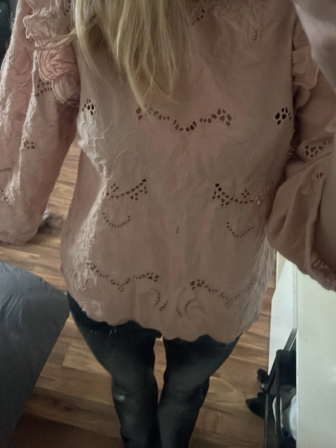 Rosa blus med broderade detaljer - 1