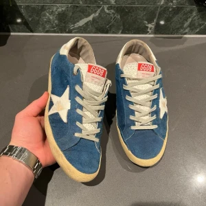 Golden Goose skor  - Golden goose skor | Bra skick | Nypris 6000kr mitt pris 1499 | Storlek 40 passar 41 | Hör av dig vid minsta fråga eller fundering📩