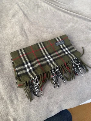 Grön burberry halsduk - Grön burberry halsduk 