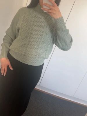 Stickad tröja storlek S  - Jättefin tröja 