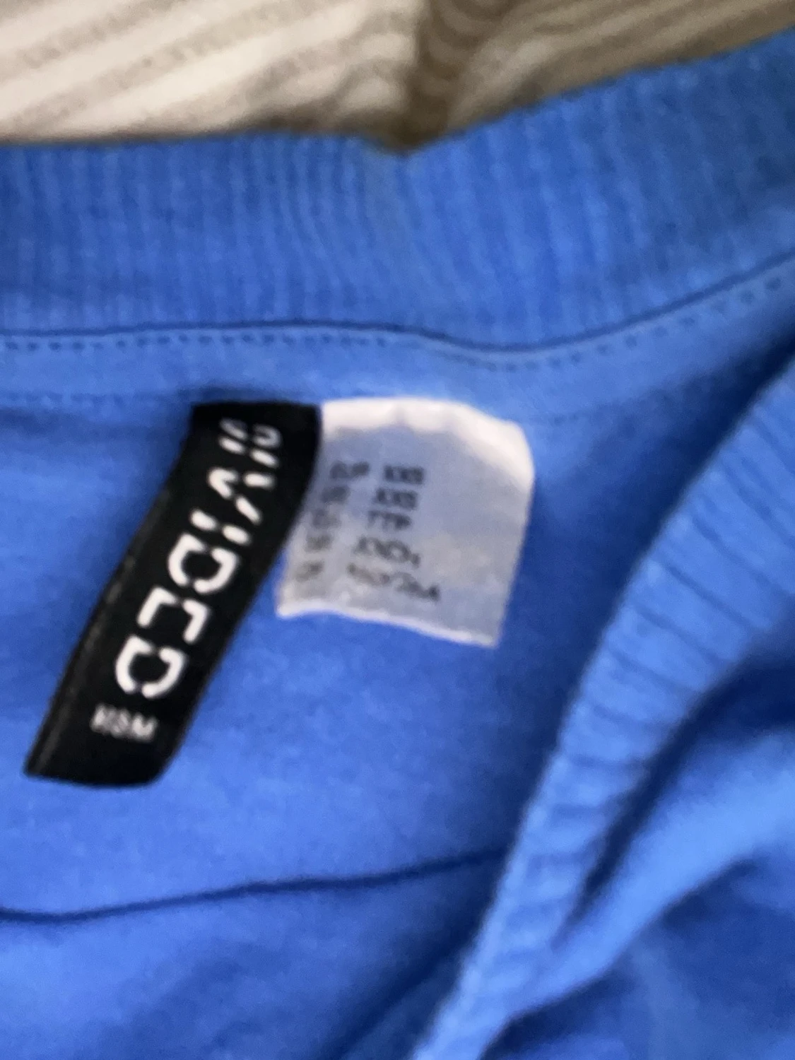 Blå croppad t-shirt från H&M Divided - 1