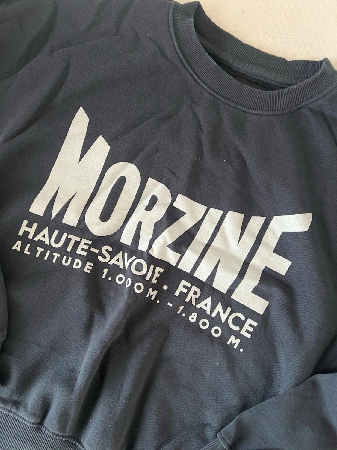 Svart sweatshirt med Morzine-tryck - 2