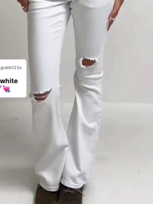 Vita jeans - Säljer dessa vita jeans från Gina i storlek S! ❣️ length tall och mycket bra skick
