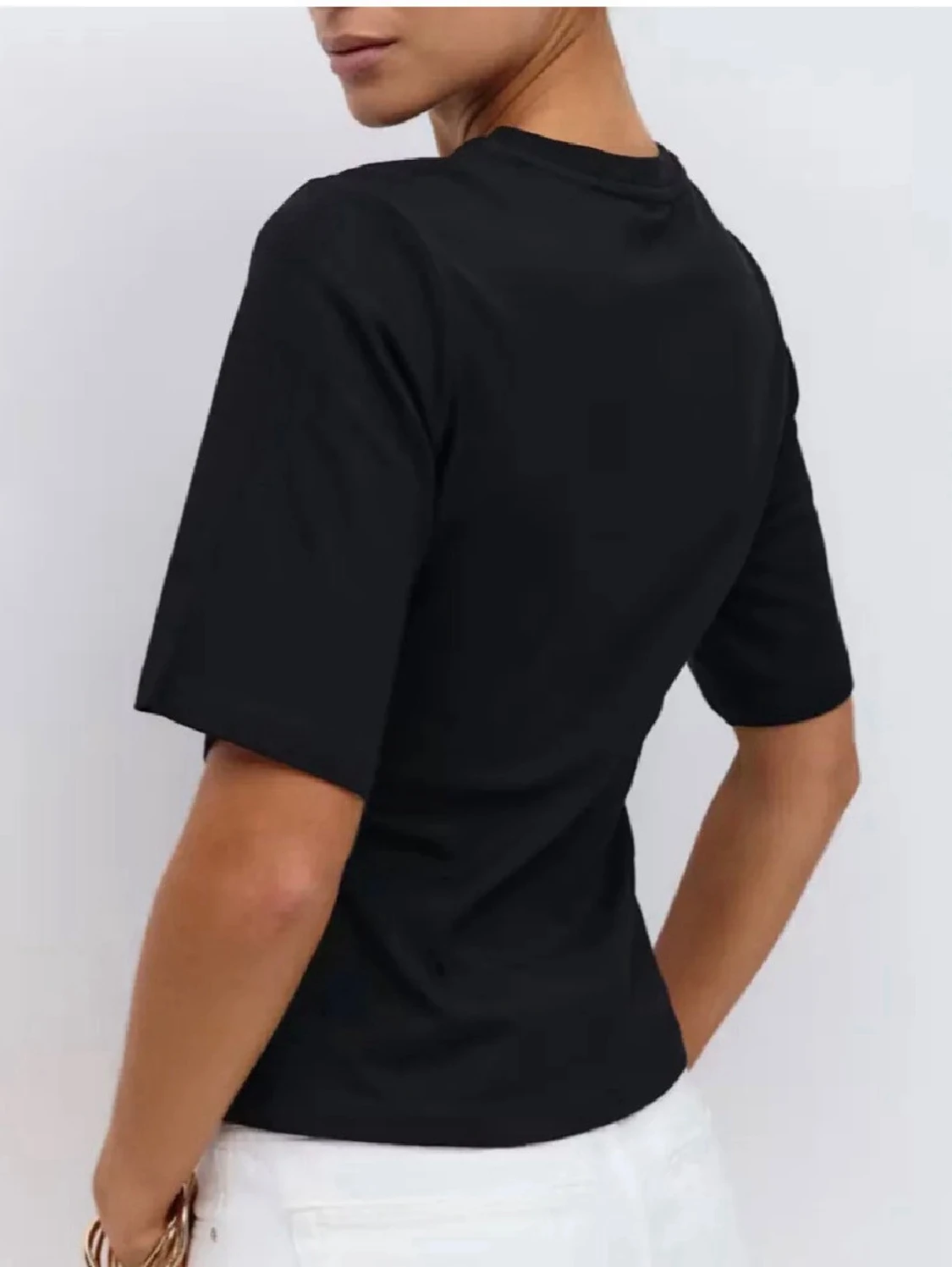  Svart t-shirt från Gina  - 2