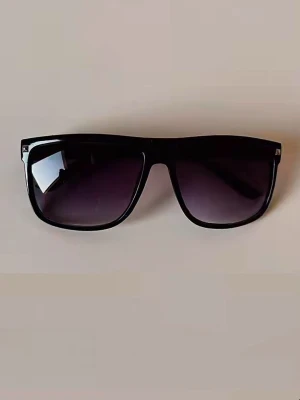 R@yban liknande solglasögon (INTRESSEKOLL) - Tjena! Tänkte köra en intressekoll på dessa feta solglasögon. Dem är nästan identiska med Rayban, form, färg och kvalité. Enda skillnaden är att dessa inte har någon Rayban logga, vilket är det man betalar för annars. Skicka ett pm vid intresse, skicka bud. (Obs: köp inte annonsen då det är en intressekoll!)